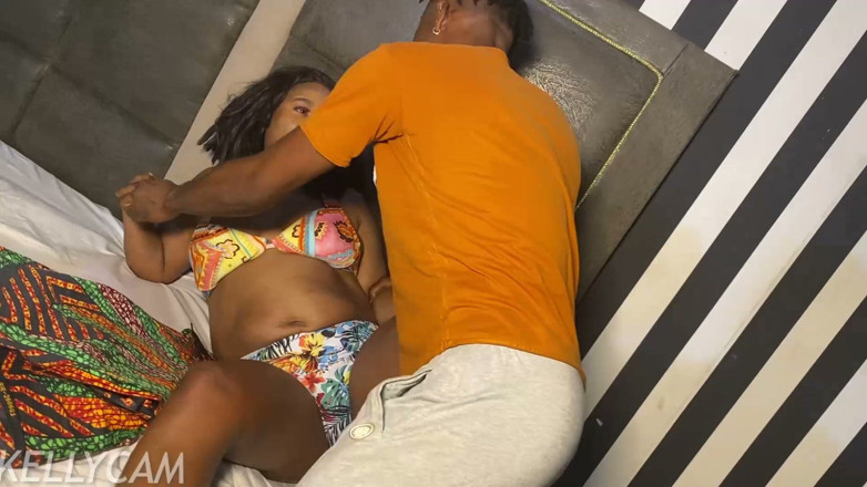 Kellycam: Sweet Suck of My Girl Friend Pussy Made Me to...