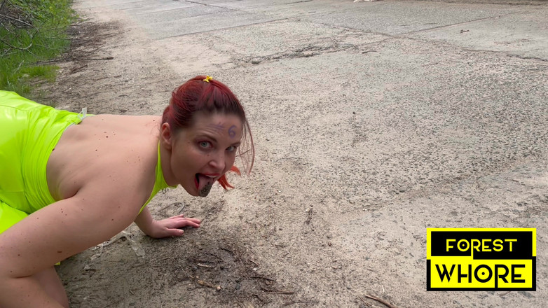 Forest-Whore: Prase 6 ponižuje sebe v lese a jí špínu