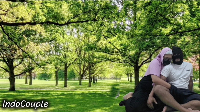 Indo Couple: Rakaman seks pasangan Indonesia menikmati menghisap batang pasangan bertudung di...