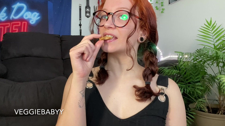 Veggiebabyy: Girlfriend Shrinks and Eats Boyfriend