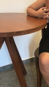 年轻的秘书在这个办公室里被她的老板惩罚粗暴性爱