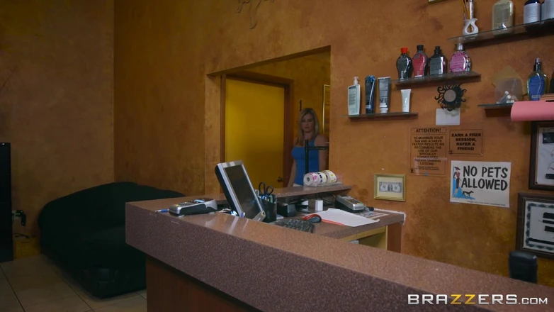 BRAZZERS: Brazzers - धूप सेंकने वाली सैलून की मालिक cory Chase कामुक ऑब्रे गुलाब की यौन भूख को संतुष्ट करने के लिए नीचे उतरती है