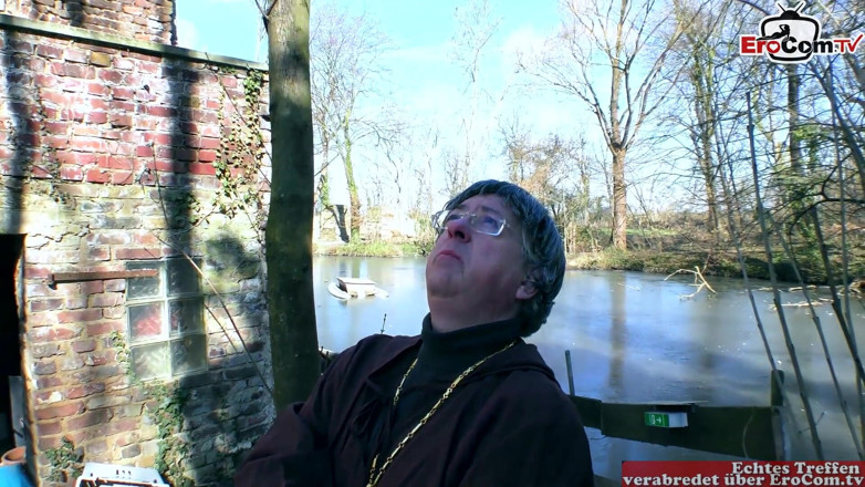 EroCom: 승려가 예배당에서 섹스할 수 있게 해주는 음탕한 수녀