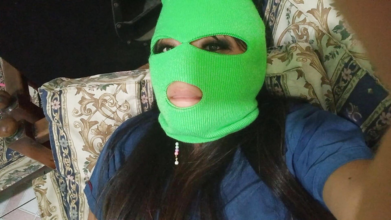 Martin13: セクシーな看護師は、仕事で一人でいるときに情熱的な瞬間を持っています