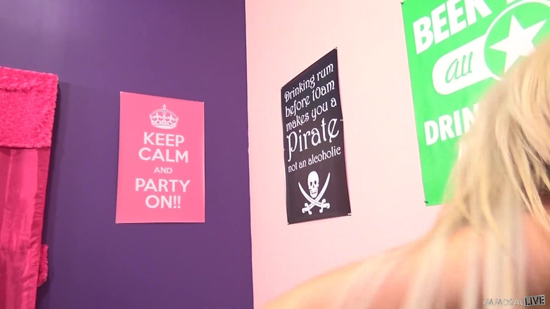 Immoral Live: Tuttknullar Nina Elle