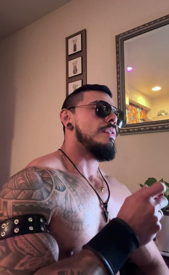 Reds and Muscles: 私はこの雰囲気が大好きで、とても男性的です!