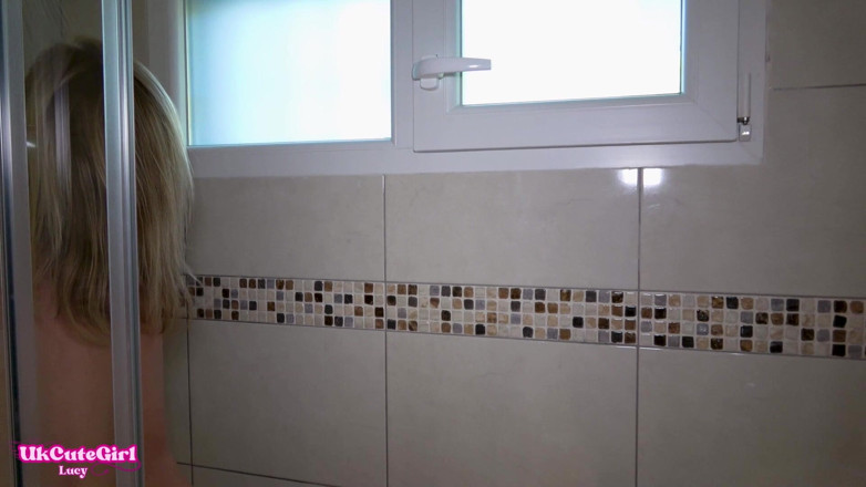 UKCuteGirl Lucy Lauren: Shaving My Muff in the Spanish Shower