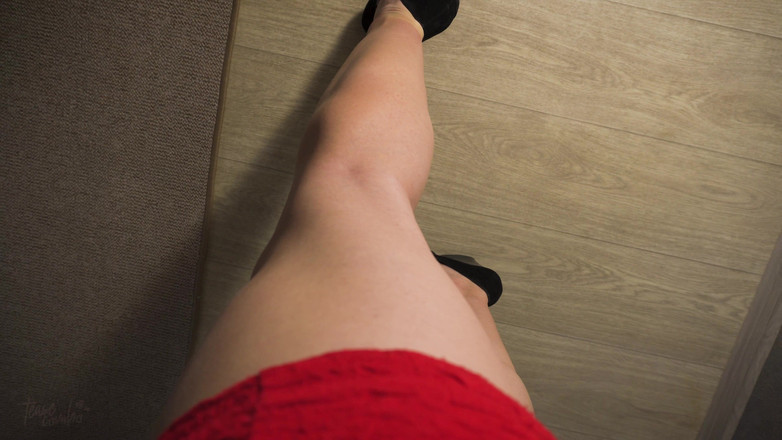 Teasecombo 4K: Відео від першої особи, дражнить довгі ноги і телят на високих підборах