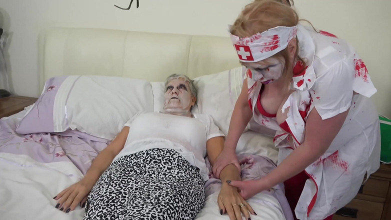 Dirty Doctors Clips - Mature British Lesbians: Seks çılgınlığı lezbiyen zombiler