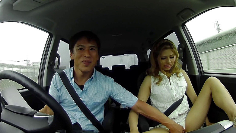 Caribbeancom: Blonde Japanse tiener krijgt kutje bespeeld en geneukt in de...