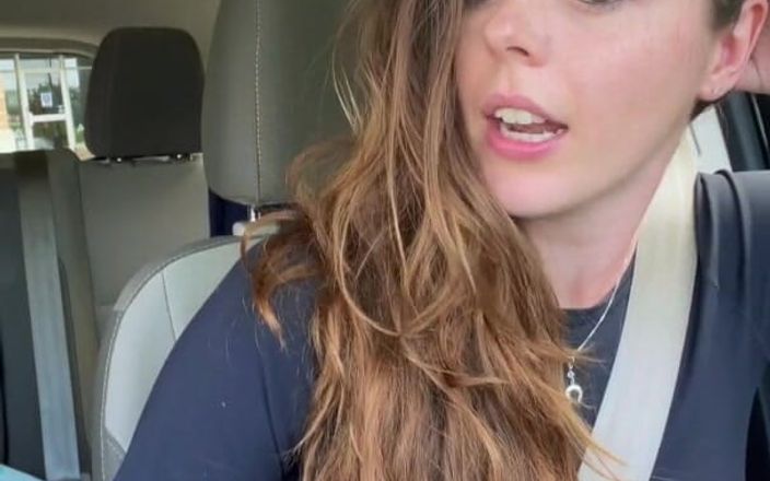 Nadia Foxx: Chevauchage orgasmique en voiture, temps luxuriant avec McDonalds au volant (partie 4) !