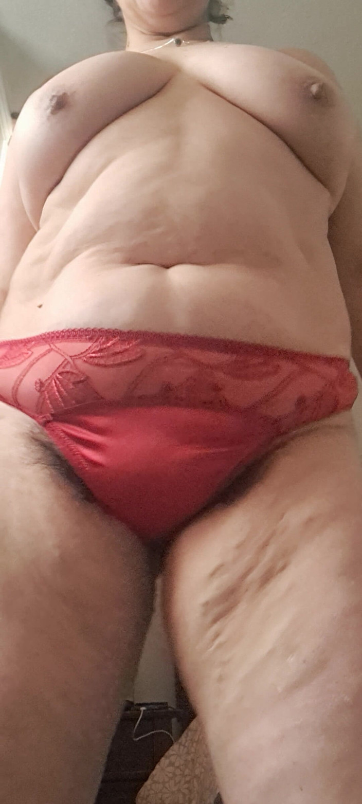 Mommy big hairy pussy: El largo pelo púbico de la madrastra se asoma de...