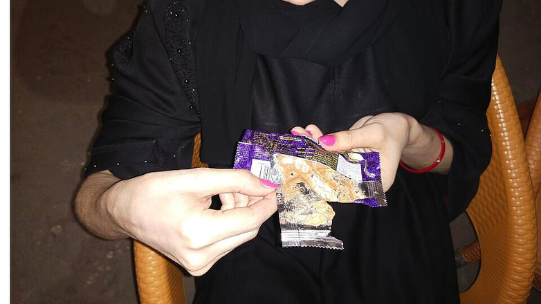 Silent Girl: Nevlastní sestra svádí, aby mi sála ptáka ve stole