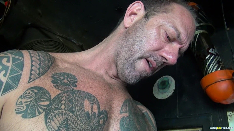 Daddy Sex Files: 全方位服务Spit &amp; Shine