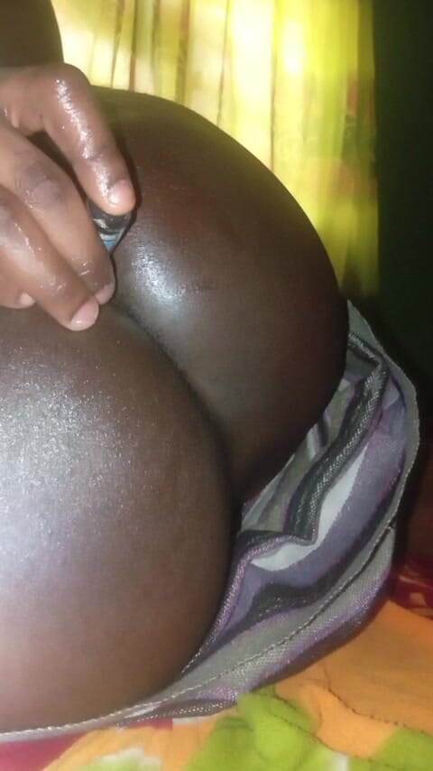 Africatrans: Pasangan perempuan pelik