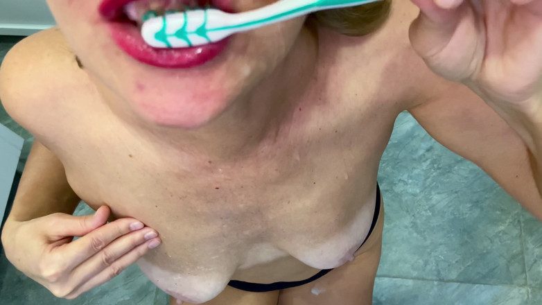 TaniaMilf: Bà chủ già thống trị và làm cạn kiệt quả...