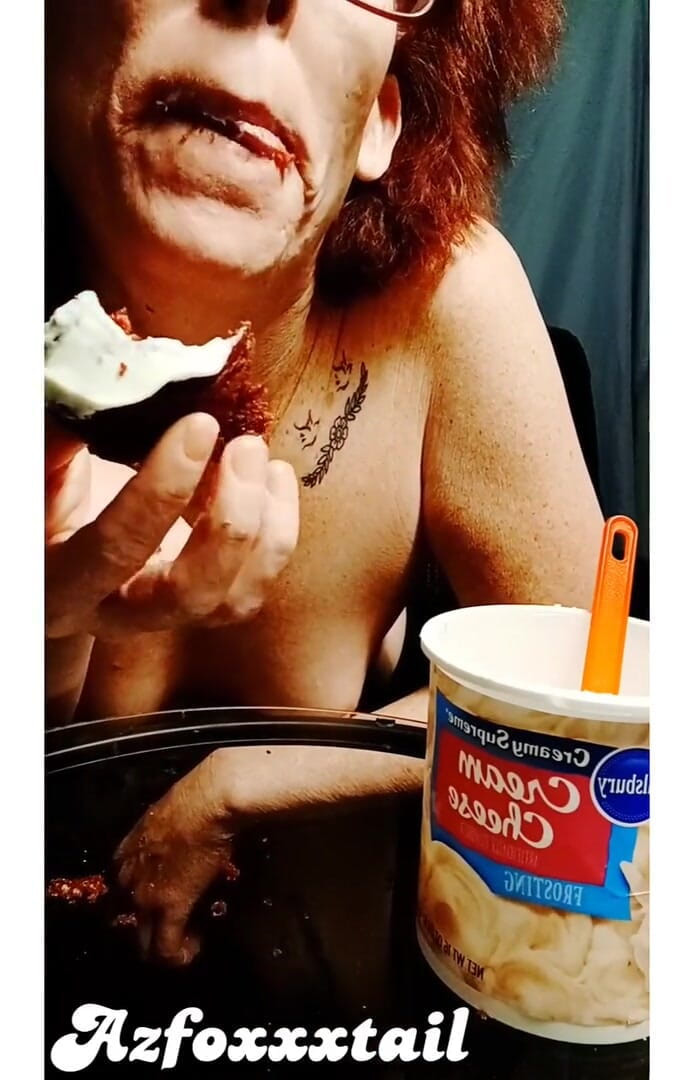 AzFoxxxTailPhelicia: Foodplay-cupcake-full