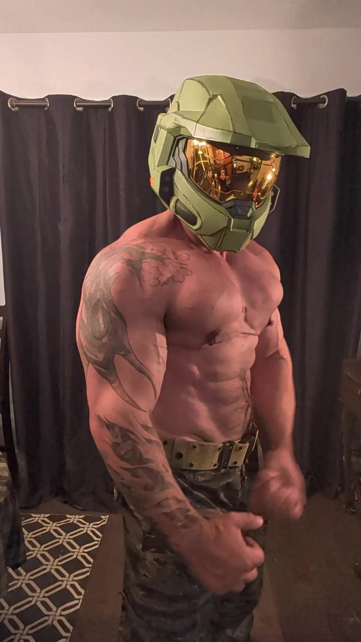 Bruiserwood: Master Chief Flexing