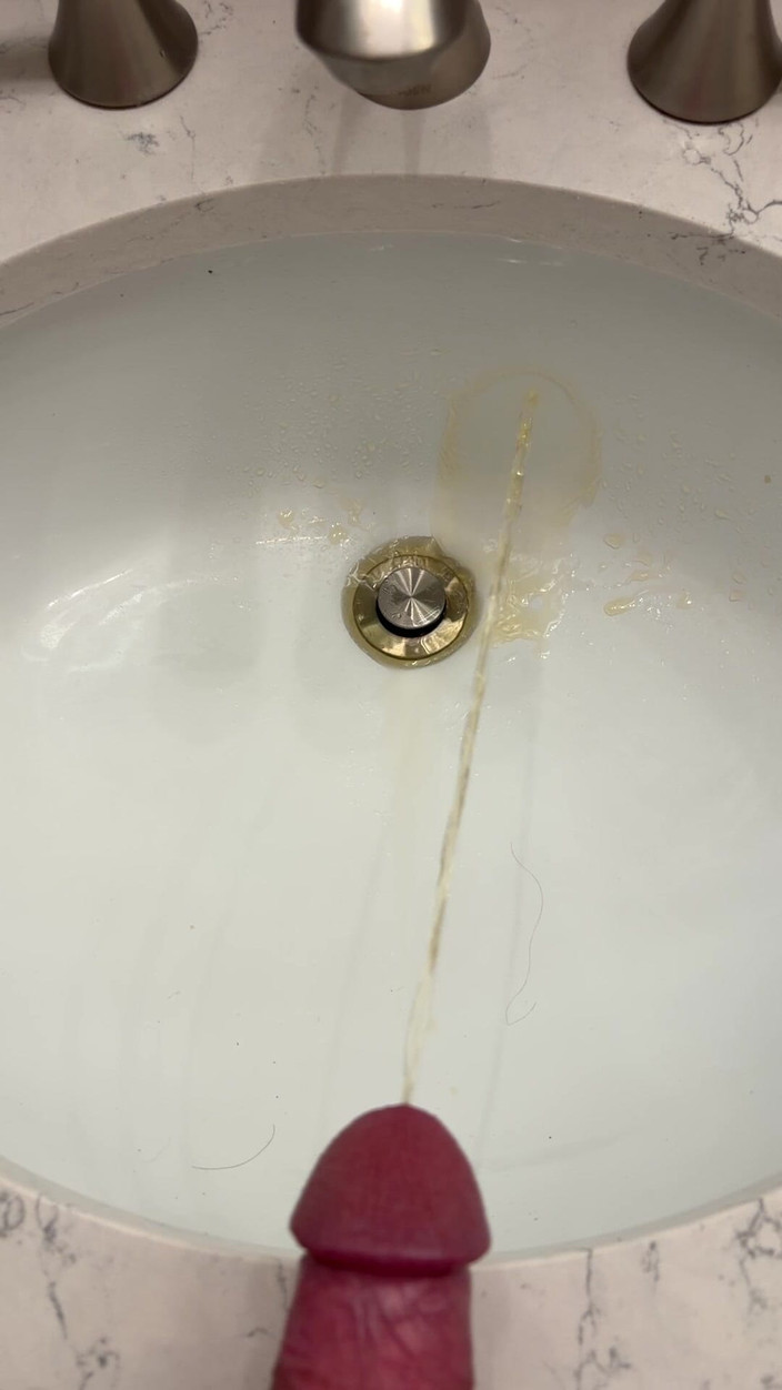 Tatted Daddy: Pișare la chiuvetă cu încetinitorul