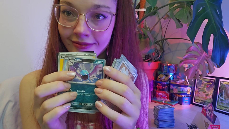 petitesubkitten: Asmr hračky tahá roztomilou zrzku