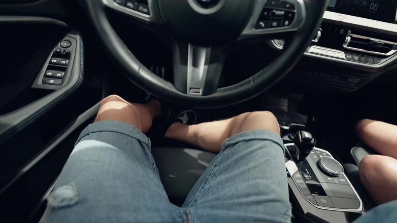 Tate: Horny Hitchhiker Give with Her Mouth for the Ride