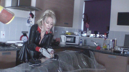 British Domination: Sarung tangan listrik untuk kontol