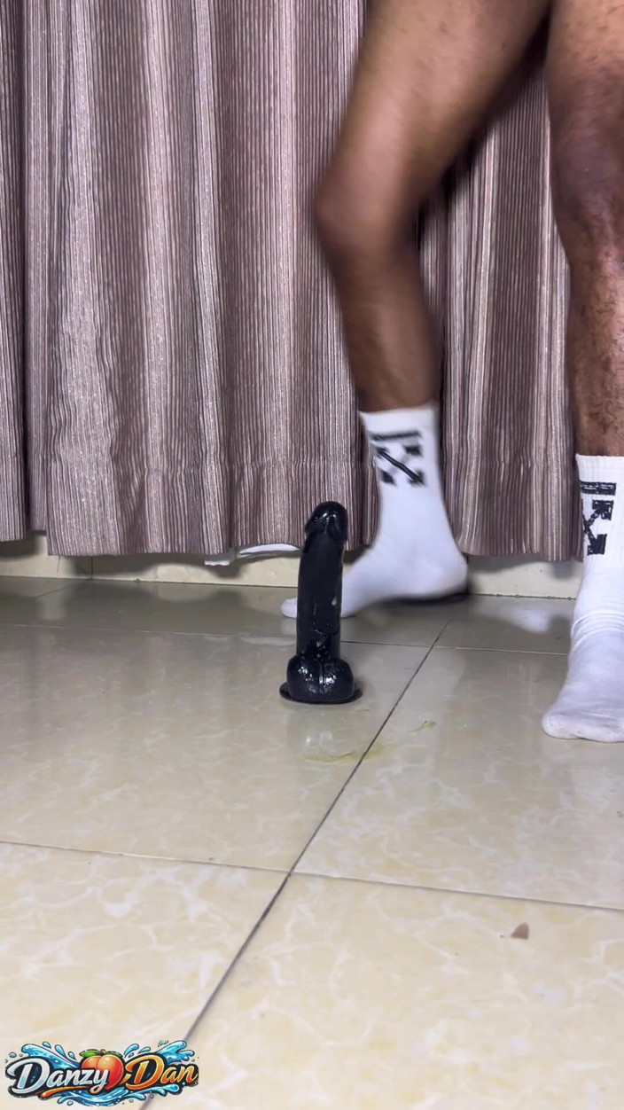 Danbottom12: Umedă și Gushy se joacă cu vibrator