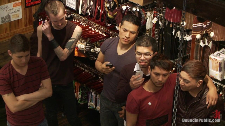 Bound in public: Рвані м'язи, жирний член, кругла дупа, принижені на публіці