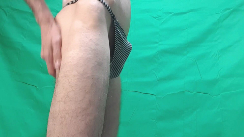 HeIsSooThin: G-string da đen và trắng sọc