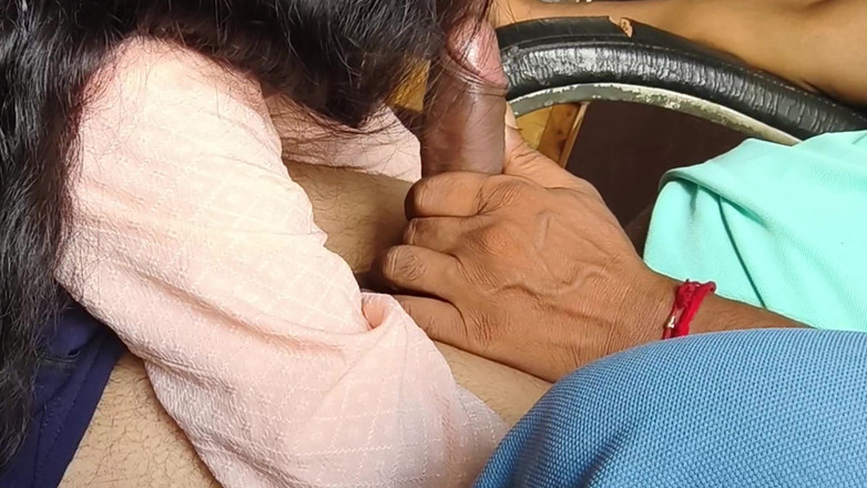 Sexysavita21: Une jolie étudiante desi aime sucer des bites avec son beau-père