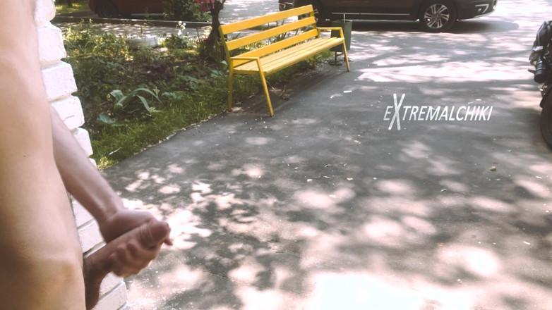 Extremalchiki: Twink wank khỏa thân trong căn hộ bên ngoài