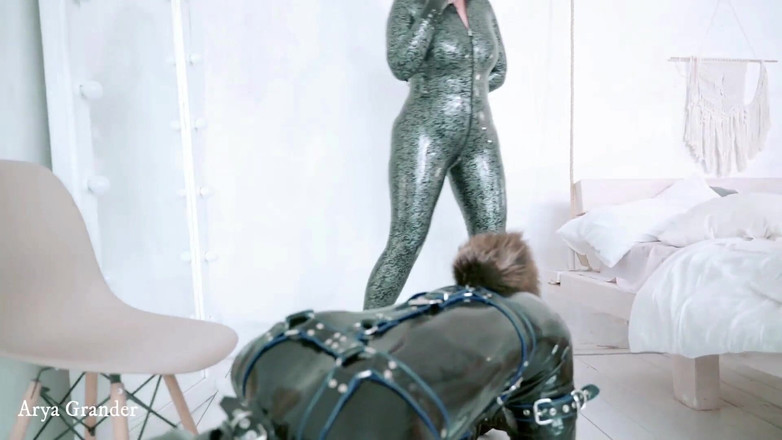 Arya Grander: Un eccitante gioco di ruolo dominazione femminile positivo