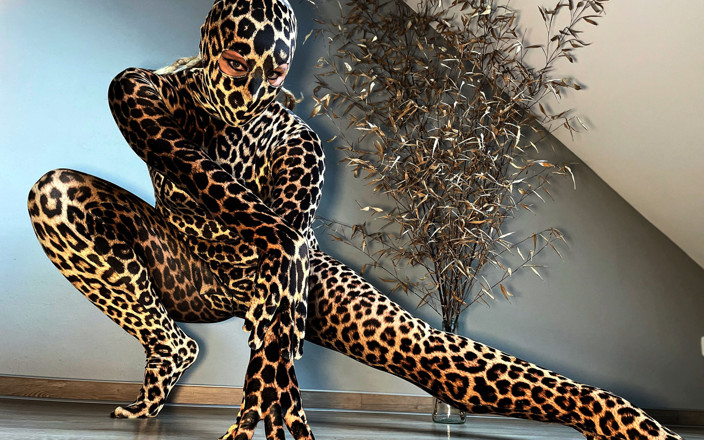 Projectsexdiary: Halloween Treats v kostýmu Leopard Zentai – Projectfundiary