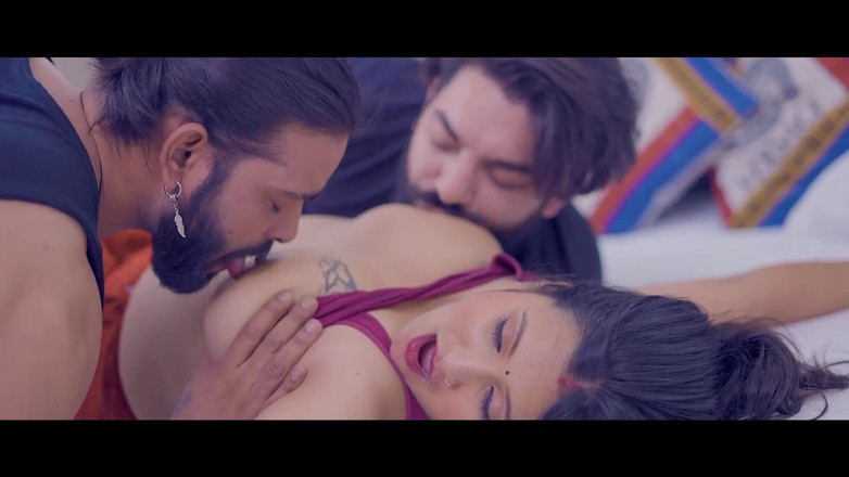 Triflicks: Trójkąt z House Made 2 Bhaiyon Ne Milkar Kaamwali Ke Sath...