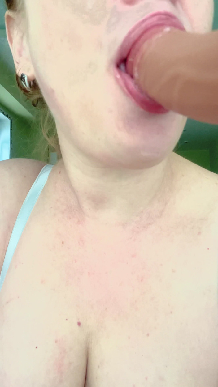 VikkiGeorgia: Blowjob Nahaufnahme (nachahmung)