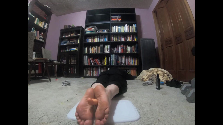 Mr Dimples: Knubbig pojke ger sin dildo en fotjobb