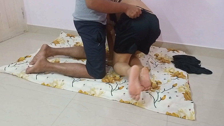 Queenrima: 房东在没有离开reema bhabhi的情况下收取了房租