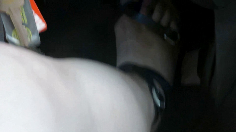 BBW nurse Vicki adventures with friends: Quay cận cảnh đôi chân sandaled của tôi trong khi tôi đẩy...