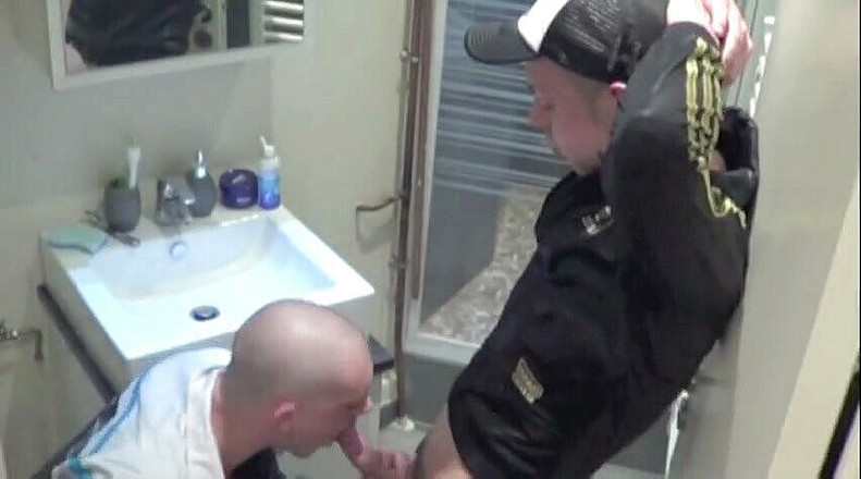 Sneaker gay: Прямий арабський лускастий хлопець трахає гея під час пробіжки