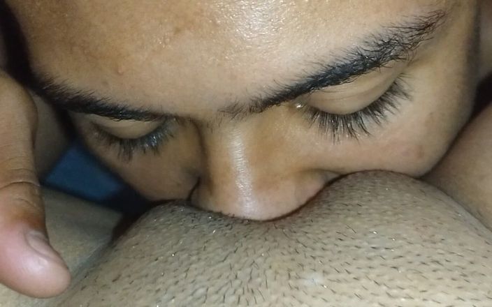 AngyAmazon: Jovem de 18 anos aprendendo a comer uma buceta madura