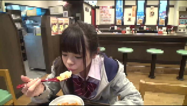 Strix: 145 cm, 34 kg, um copo de peitos, buceta super suave,...