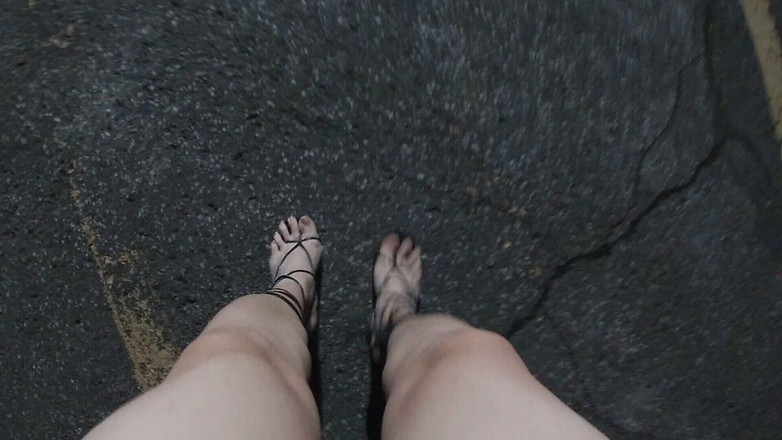 JonasBen: Video tante bahenol lagi asik muasin memeknya sendirian di luar...