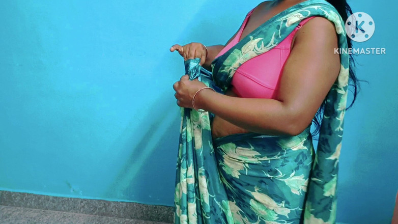 Sweethoneybgl: Desi MILF se připravuje na párty a nosí sárí s...