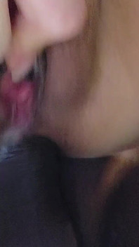 Liberal eş, dünyanın en büyük penisini dört ayak üzerinde poposunu siktirdi! Ve cuckold ile DP yap!