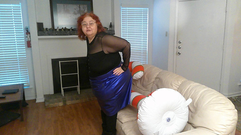 BBW nurse Vicki adventures with friends: Büyük güzel hemşire Vicki şeker bastonunu ezmeye mi çalışıyor?