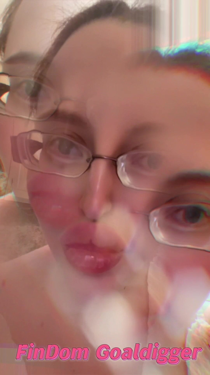 FinDom Goaldigger: あくびをした口から唾液を