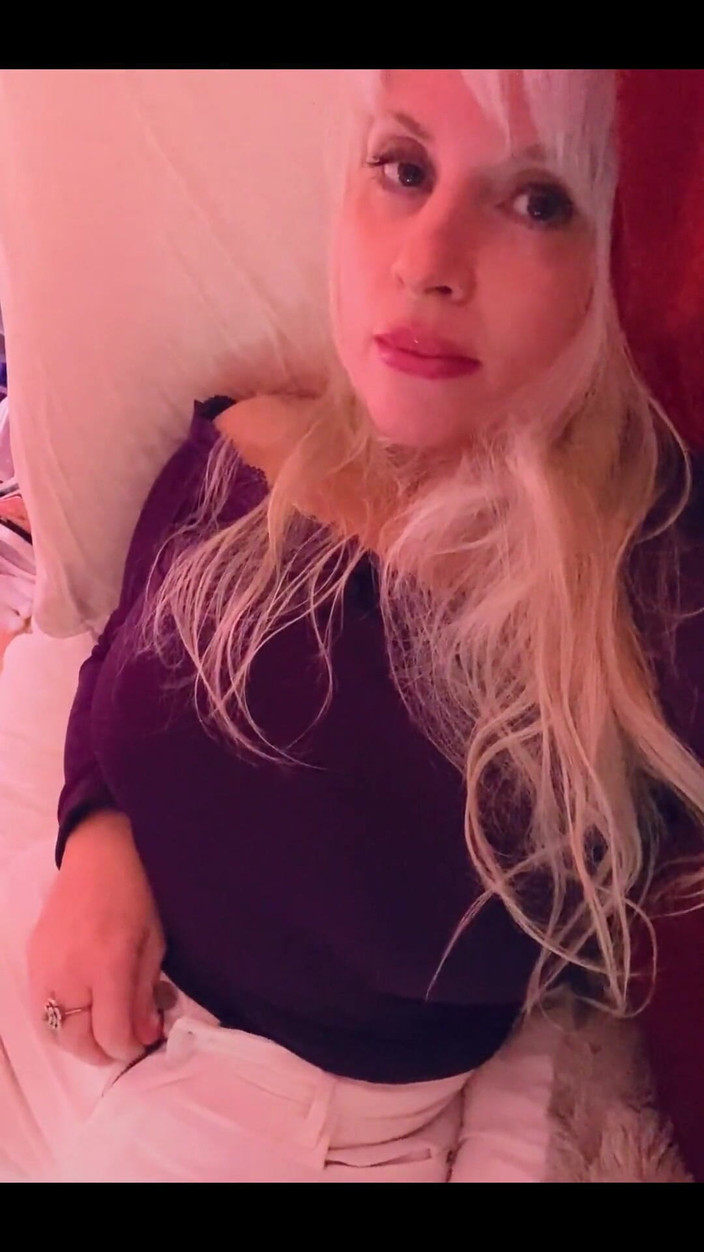 PaintedRose: Cam Calls Tonight