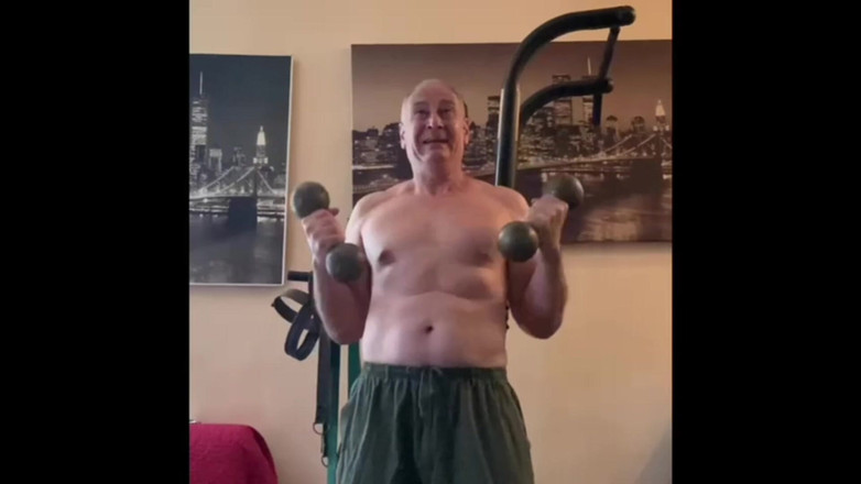 Alex Art: Pria kuat masturbasi setelah latihan