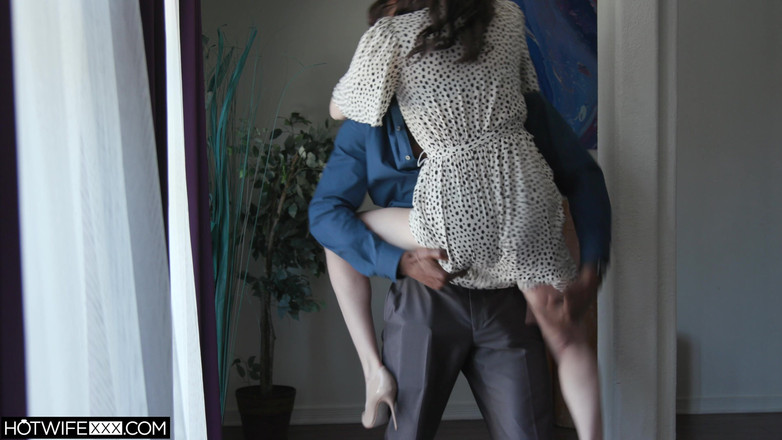 HotwifeXXX: 性感丰满人妻linzee ryder被第二次干