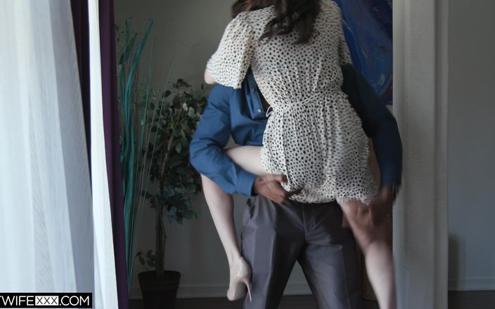 HotwifeXXX: Seksi büyük memeli evli kadın linzee ryder ikinci kez çiftleşiyor